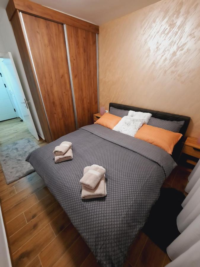 Apartman Kristal Sremska Mitrovica Extérieur photo