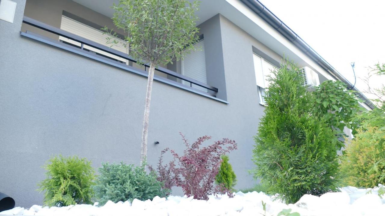 Apartman Kristal Sremska Mitrovica Extérieur photo
