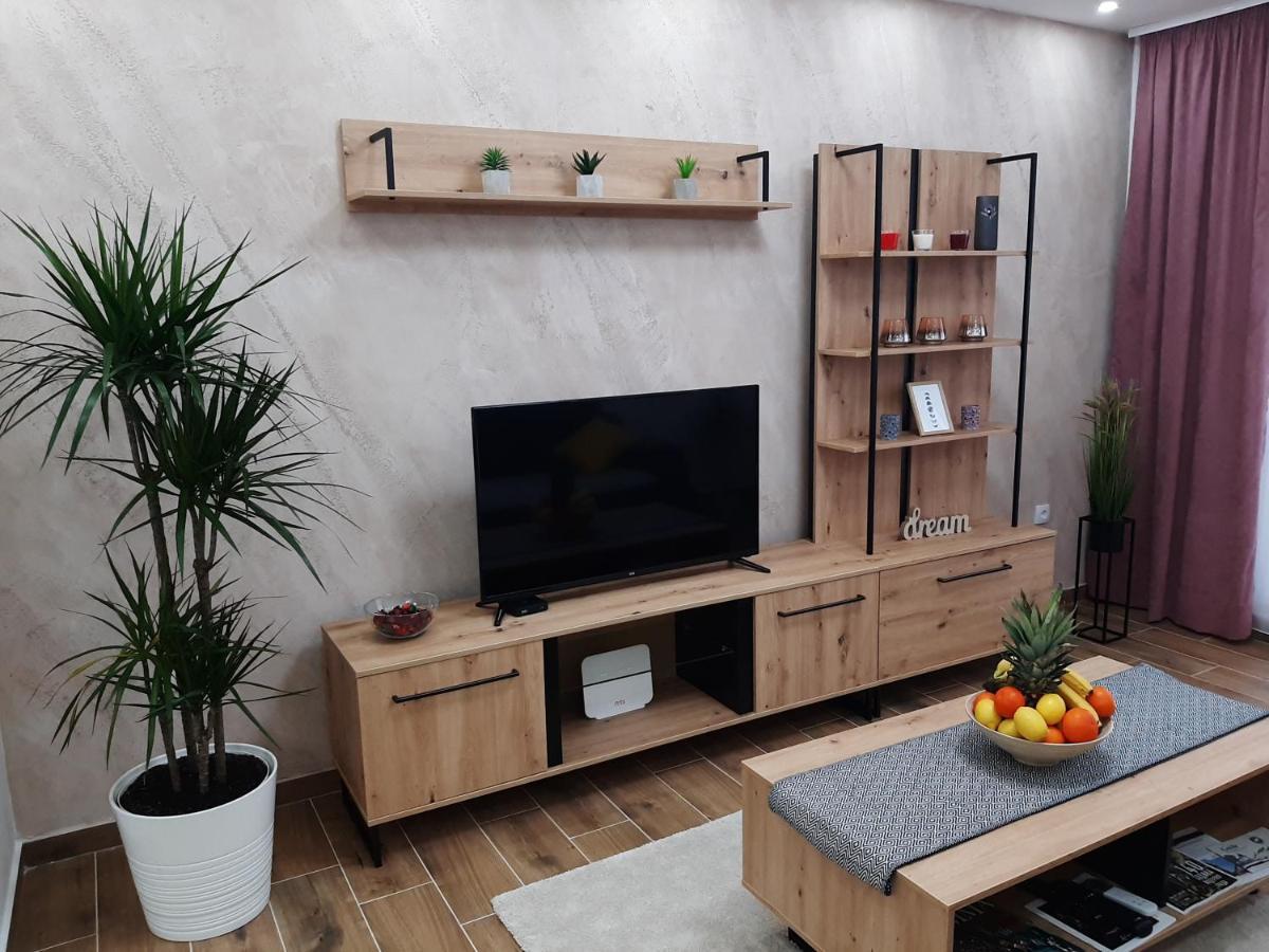 Apartman Kristal Sremska Mitrovica Extérieur photo
