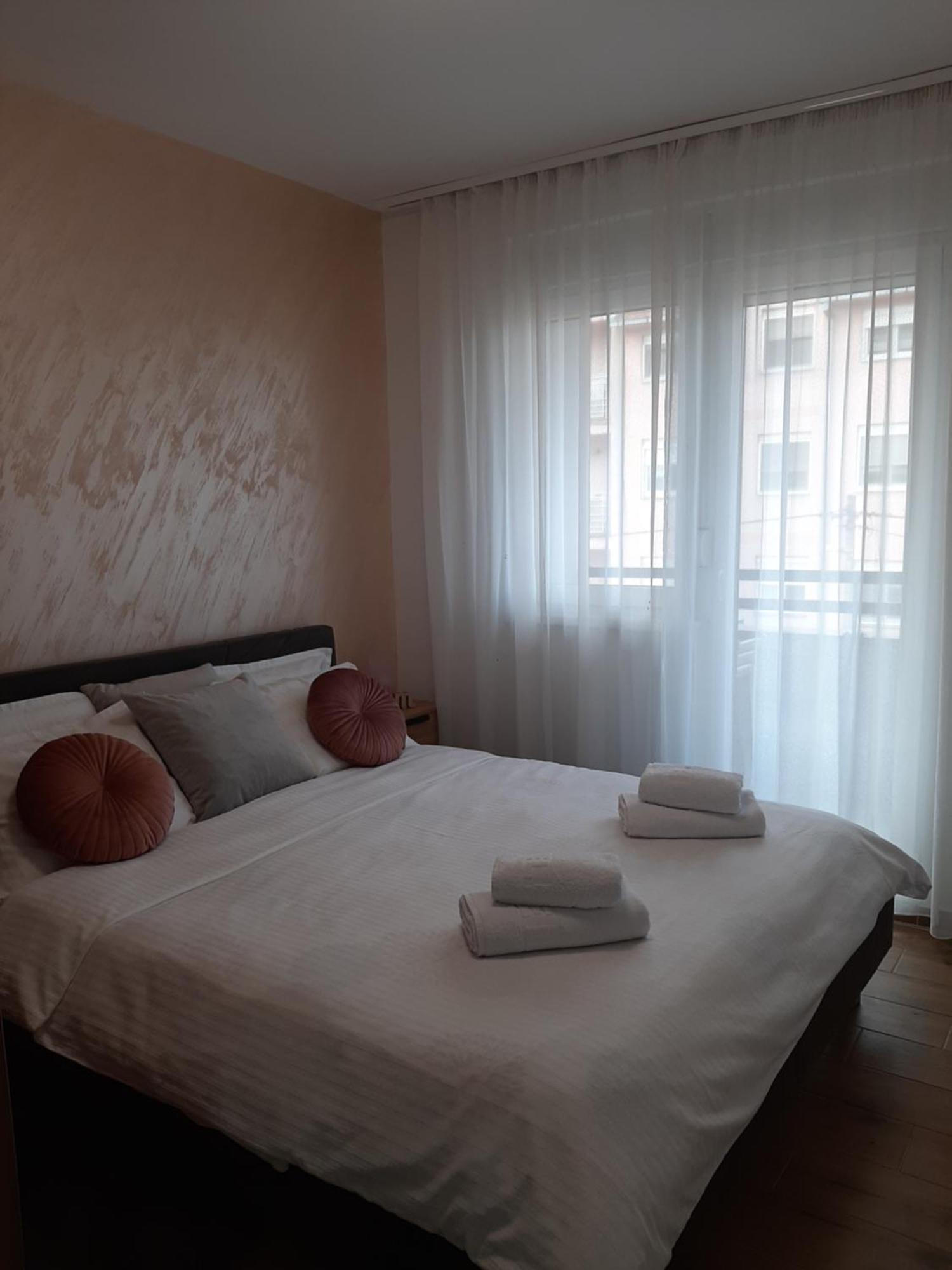 Apartman Kristal Sremska Mitrovica Extérieur photo
